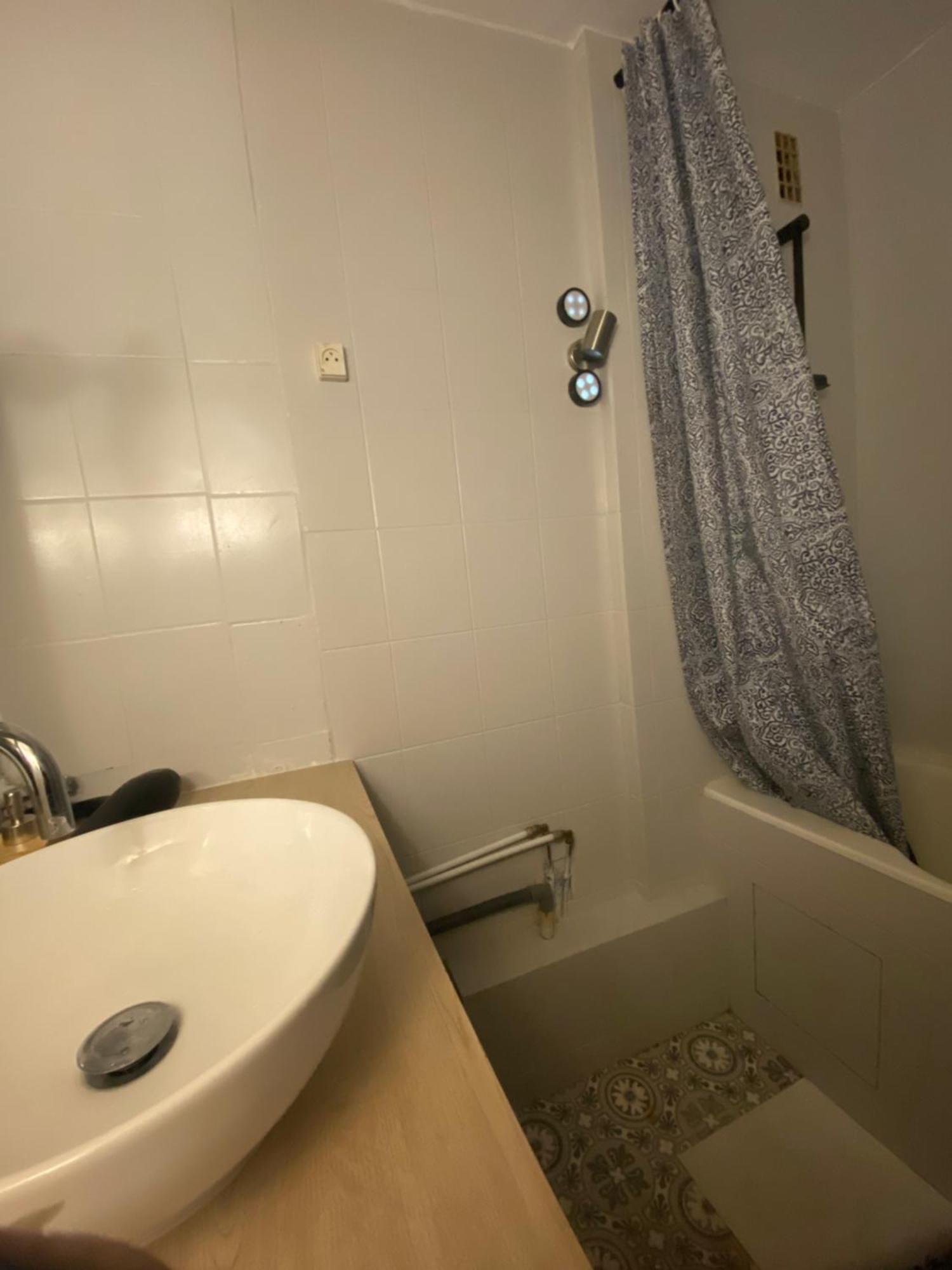 Bel Spacieux ,convivial De 3 Avec Parking Prive Secure Appartement Caen