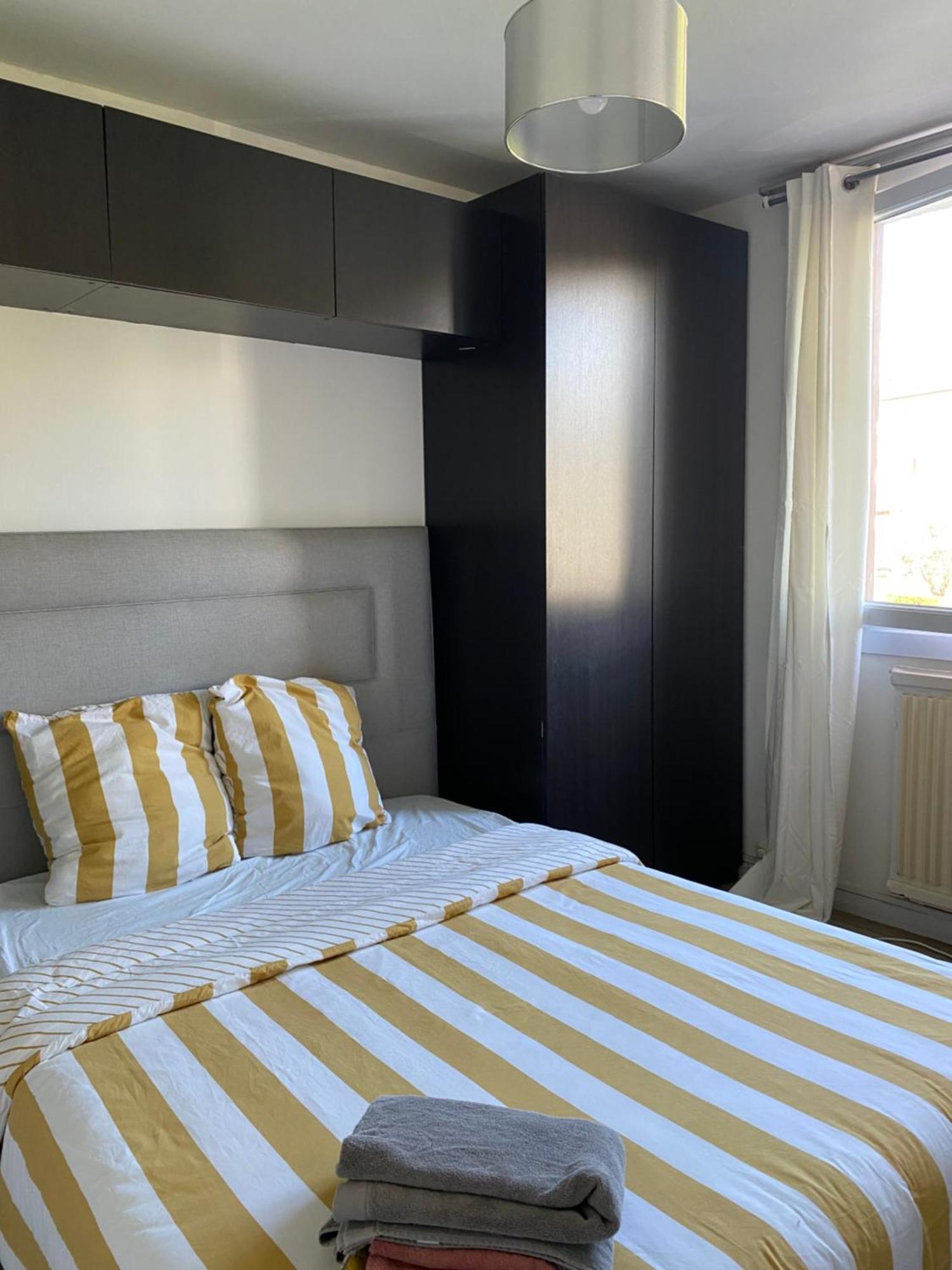 Bel Spacieux ,convivial De 3 Avec Parking Prive Secure Appartement *