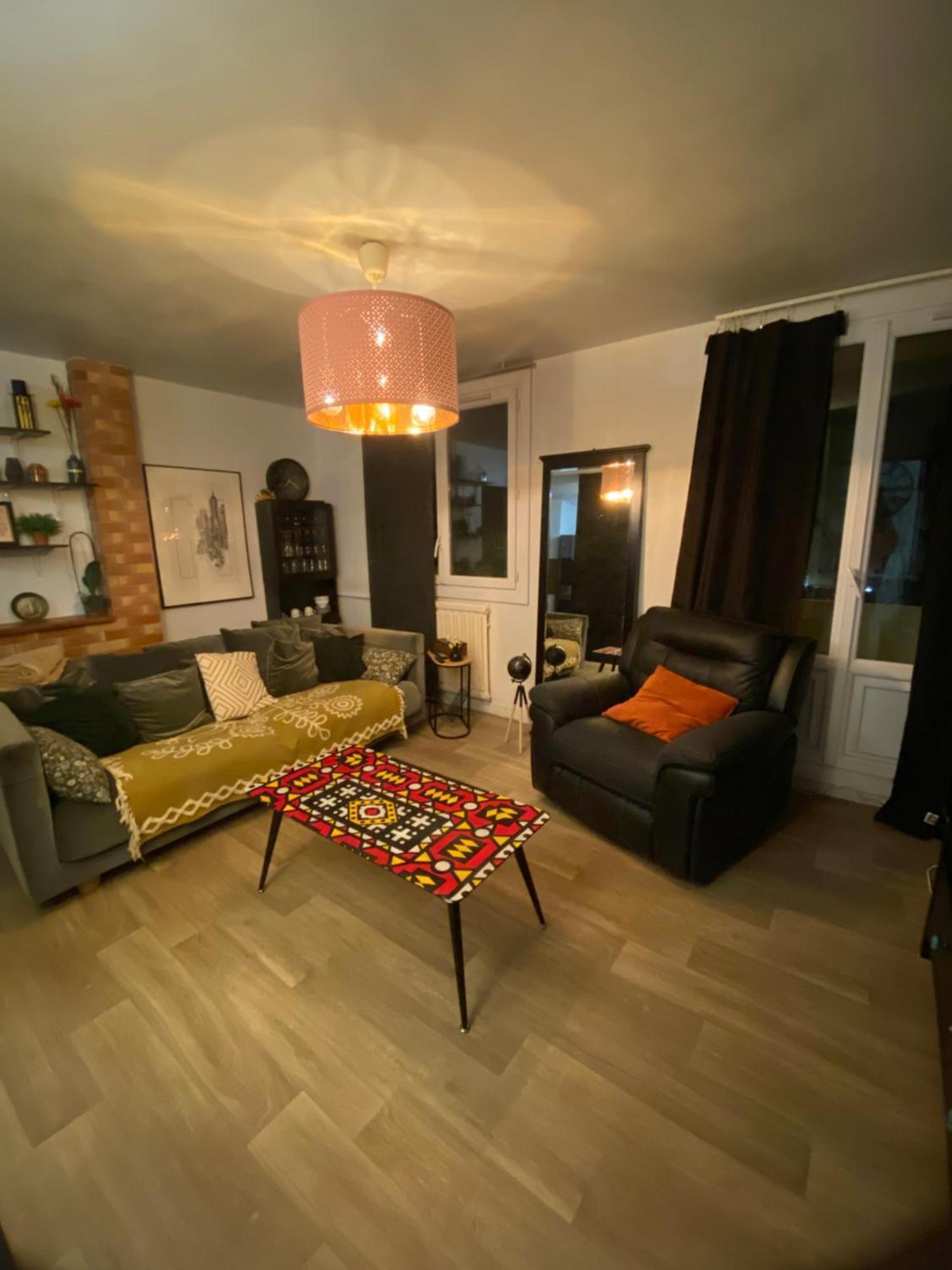 Bel Spacieux ,convivial De 3 Avec Parking Prive Secure Appartement